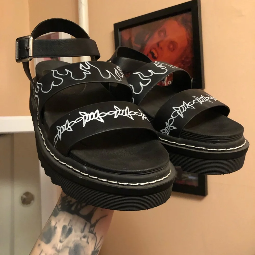 Upcycled dr. Marten style sandals - Picture 4 of 5